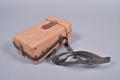 All- Etui ersatz en carton riveté avec sanglon...