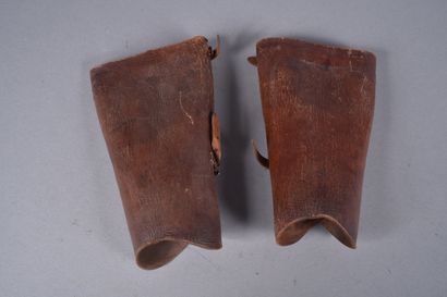 Paire de guêtres en cuir japonais généralement...