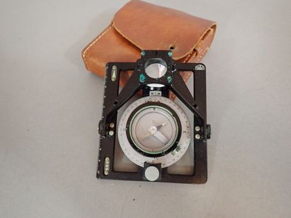 Lot d’instruments scientifiques: Boussole...