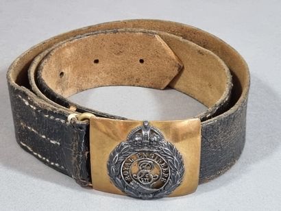 Ceinturon en cuir noir, avec boucle en laiton...