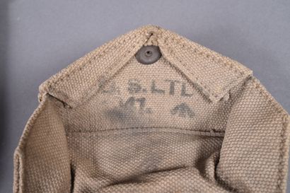 Lot d’équipement en web : 4 pouchs à munition,...