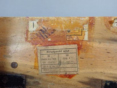 Deux caisses militaires en bois un petite...