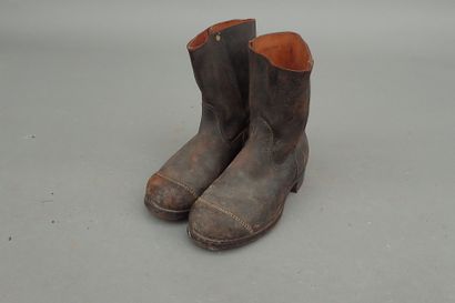 Paire de bottes à tige raccourcie. Non cloutée...