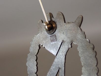 Insigne de combat d’infanterie en zamac doré,...