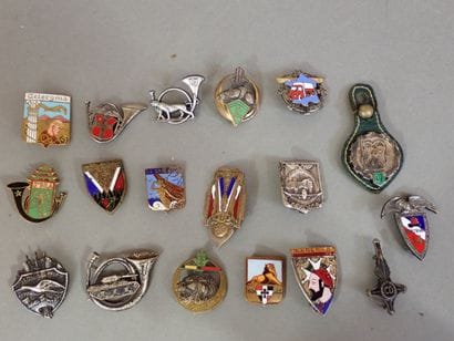 18 insignes régimentaires français. Année...