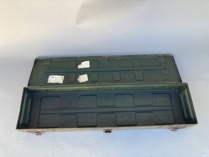 Grande caisse à munitions britannique datée...