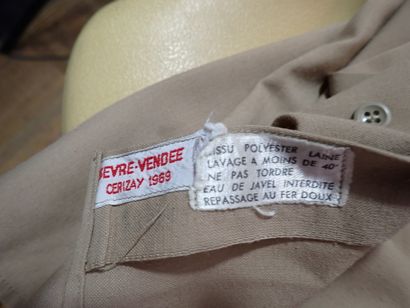 Pantalon en serge de laine brune, type US...