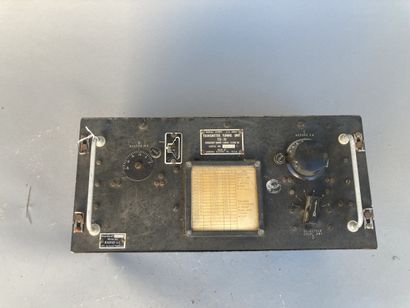 Elément de poste radio américain. Transmitter...