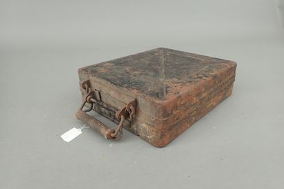 Grande caisse en bois repeint marron pour...