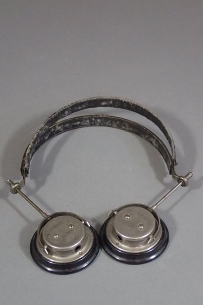 Paire d'écouteurs de marque allemande, à...