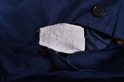 Combinaison en tissu bleu foncé, à une poche...
