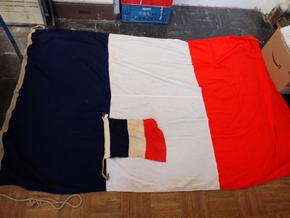 Un grand drapeau et un fanion tricolore.180x270...