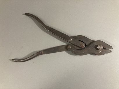 Pince à barbelé articulée britannique, fabrication...