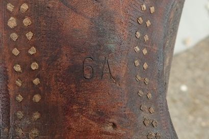Paire de bottes à tige raccourcie. Non cloutée...