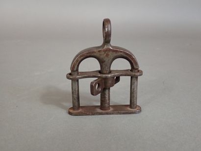 Poucette de gendarme en acier. Sans cadenas....