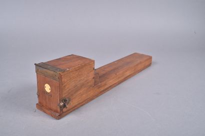 FR. Etui de rangement en bois pour la règle...