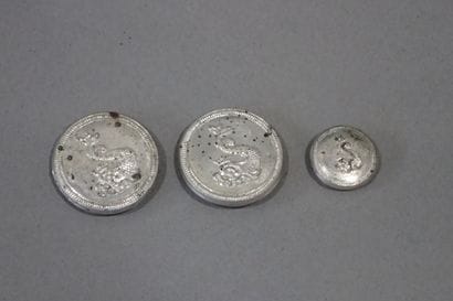 3 boutons de la Garde Nationale du Dauphiné...