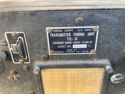 Elément de poste radio américain. Transmitter...