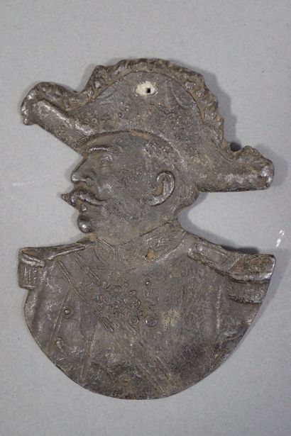 Bas-relief en plomb figurant le Maréchal...
