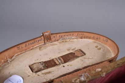 GB - Paire de jumelles de la Royal Navy....