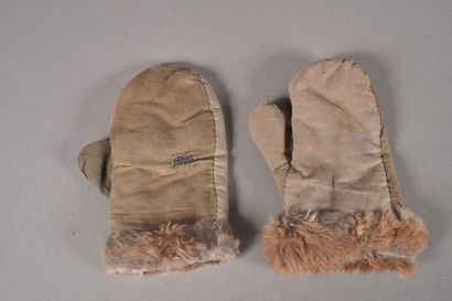 ALL. Paire de moufles d’hiver, doublées de...