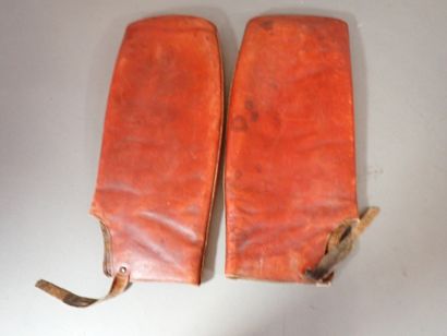 Un ceinturon Sam Brown Belt avec baudrier...