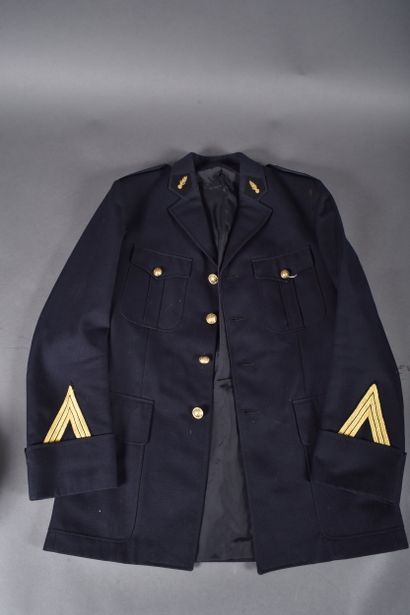 Un uniforme de sapeur-pompiers Vareuse, pantalon...