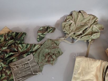 Lot d’uniforme français années 70-80: veste,...