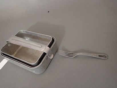 Lot d’équipement français: bidons Mle 51,...