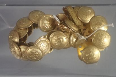 Lot de 23 boutons dorés, à motif de couronne...