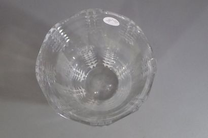 SAINT LOUIS - CRISTAUX D'ART. Vase en cristal...