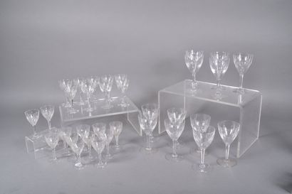 VAL SAINT LAMBERT. Partie de service de verres...