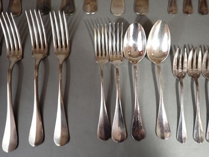 Partie de ménagère en métal argenté, modèle...