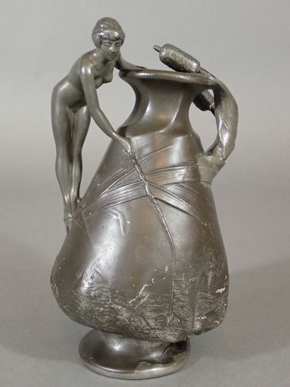 Jules JOUANT (1863-1921), Vase en étain de...