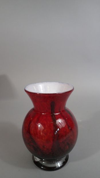 Pascal GUERNIC. Vase balustre en verre à...