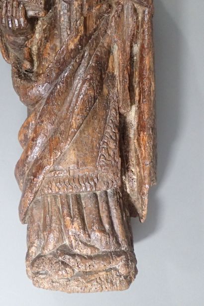 Statue d'un saint évêque en chêne sculpté....