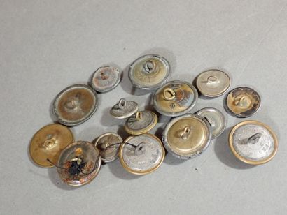 Ensemble de 15 boutons époque XIXème siècle...