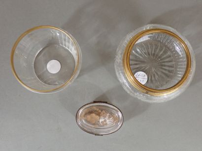 BACCARAT dans le goût de, Lot de deux coupes...