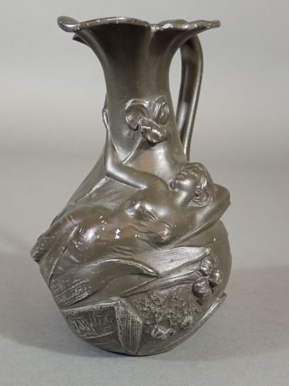 Jean GARNIER (1853-1910), Pichet en étain...