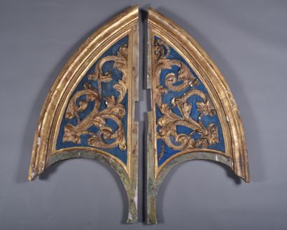Deux éléments de haut de retable en bois...