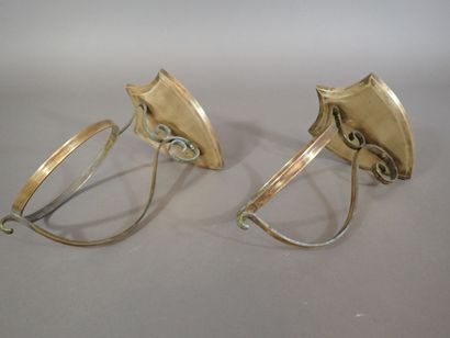 Paire de supports muraux en bronze, la plaque...