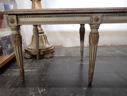 Banquette en bois et cannage reposant sur...