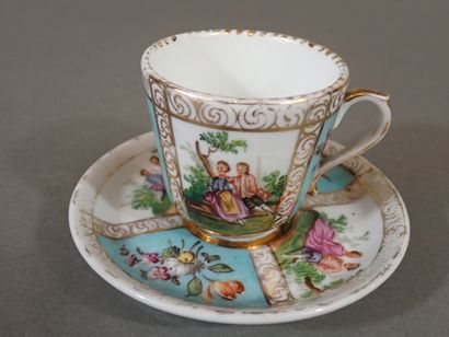 DRESDE, Tasse et sous-tasse en porcelaine...