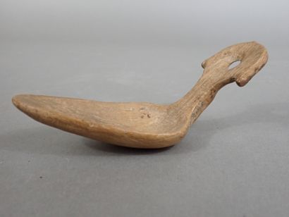 [Art populaire] Cuillère en bois sculpté,...