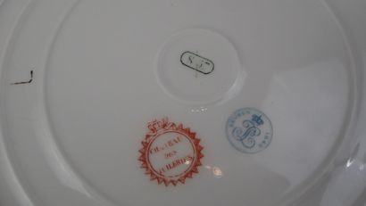 Assiette en porcelaine de Sèvres à décor...