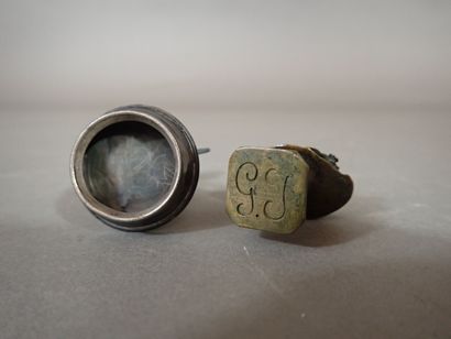 Cachet en bronze figurant un buste d'homme...