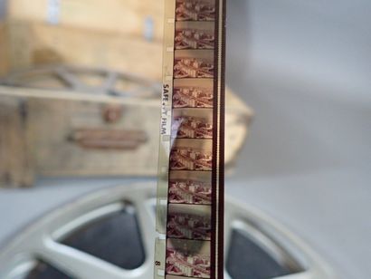 Caisse en bois RKO Radio-Films SA. Dim totales...