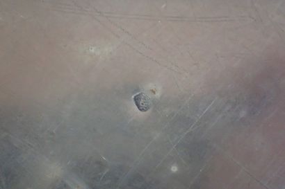 Boîte cylindrique en métal argenté, le couvercle...