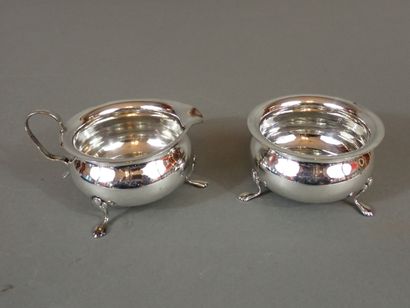 ANGLETERRE, Lot comprenant une saucière et...