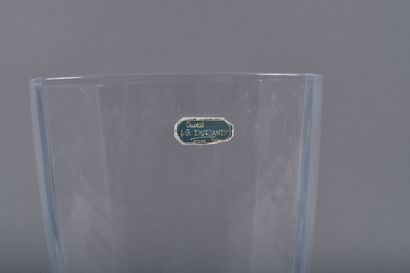 J.G. DURAND - France. Grand vase en cristal...